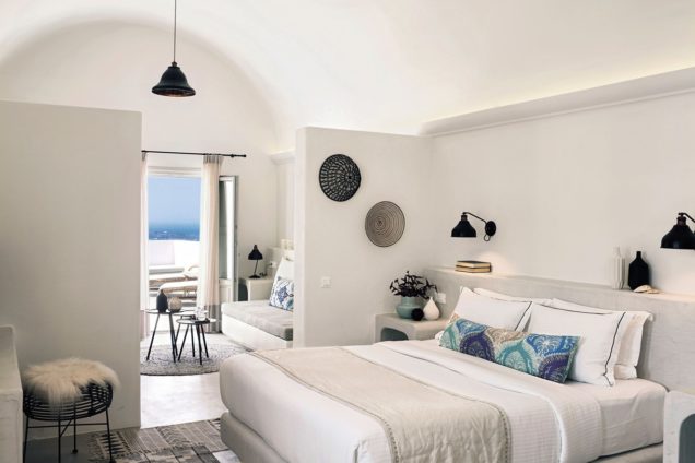 10_santo-maris-oia_junior-deluxe-suite-sunset-sea-view_1