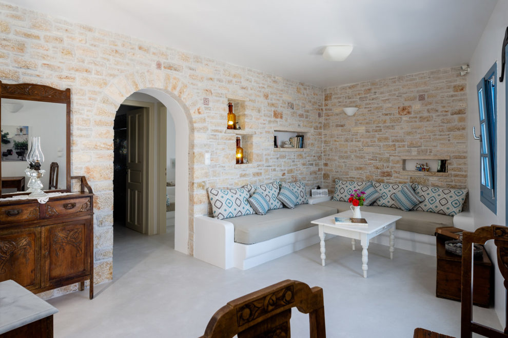 anemomilos-apartments-folegandros-the-suite-01