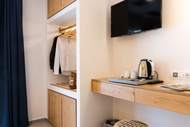 superiorfamilyroompoolview_1525