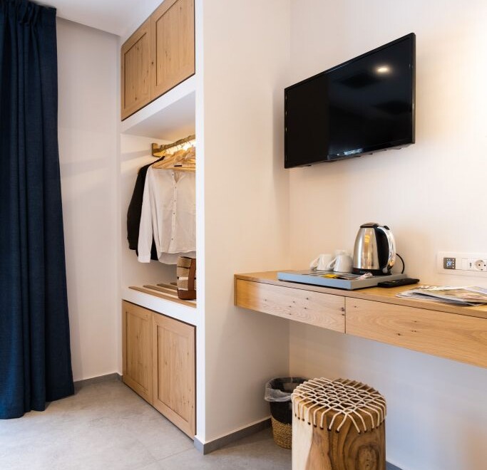 superiorfamilyroompoolview_1525