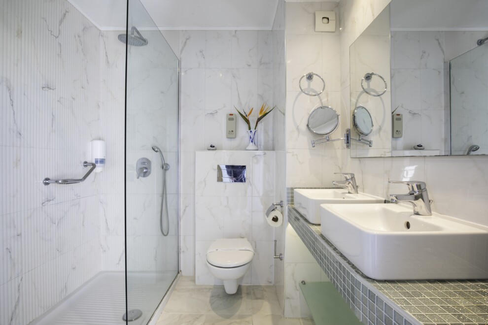 Kolymbia Bay Art Boutique Hotel Bathroom !