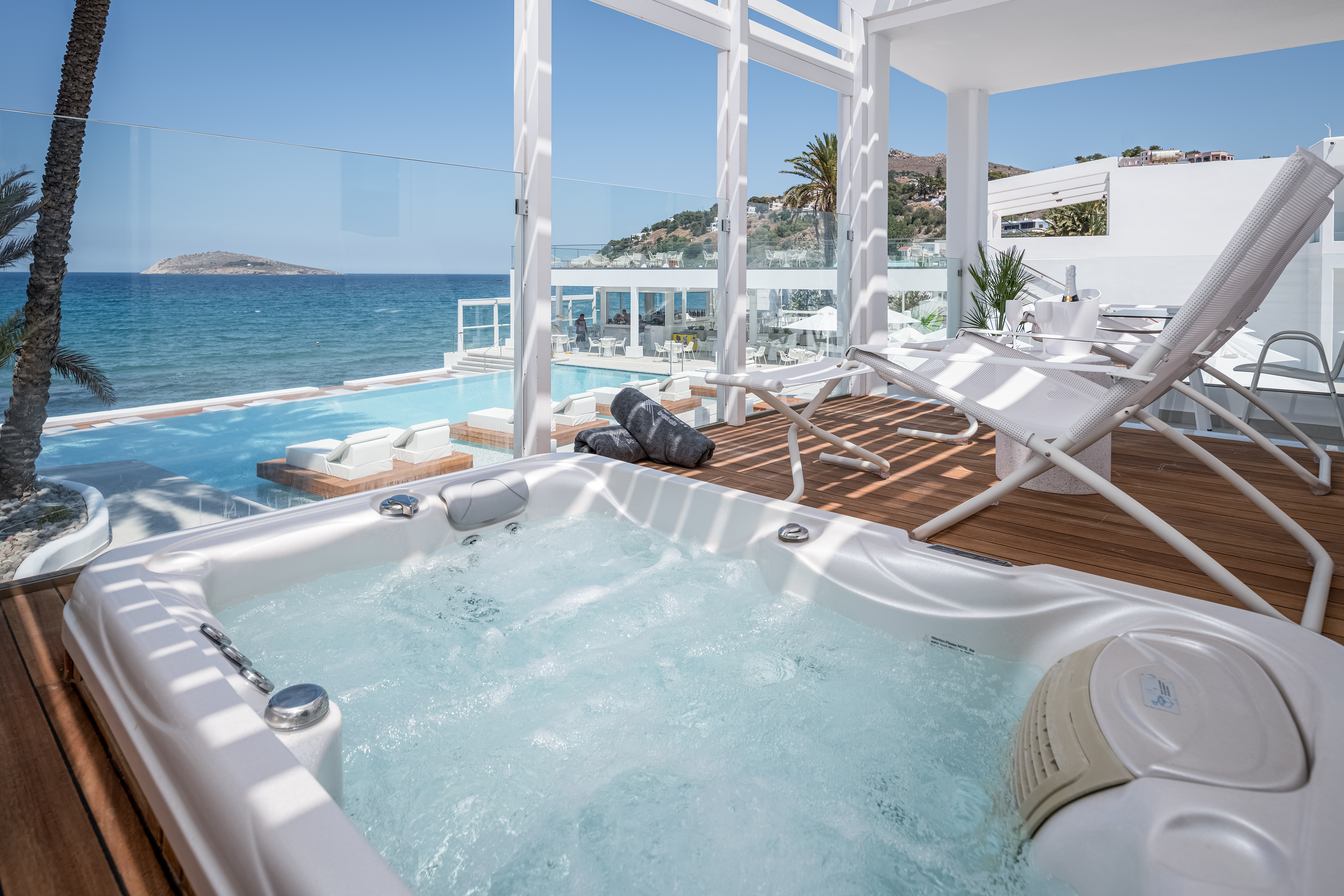 Kantouni-Kalymnos-Sunset-Suite-Sea-View-with-Outdoor-Jacuzzi_ODS_6442XX