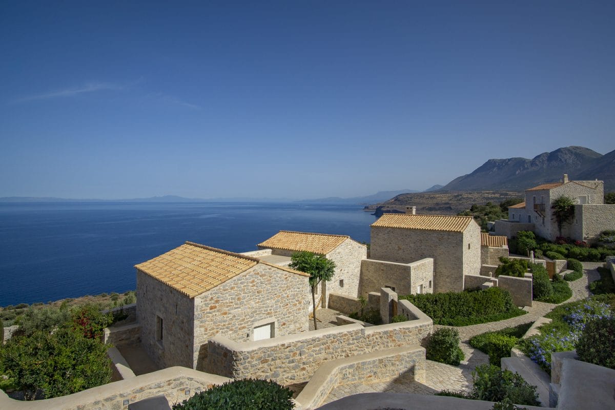 Bassa Maina Villas & Suites