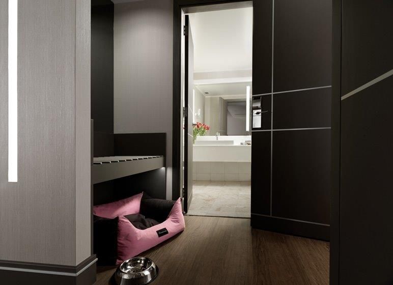 Holiday Suites