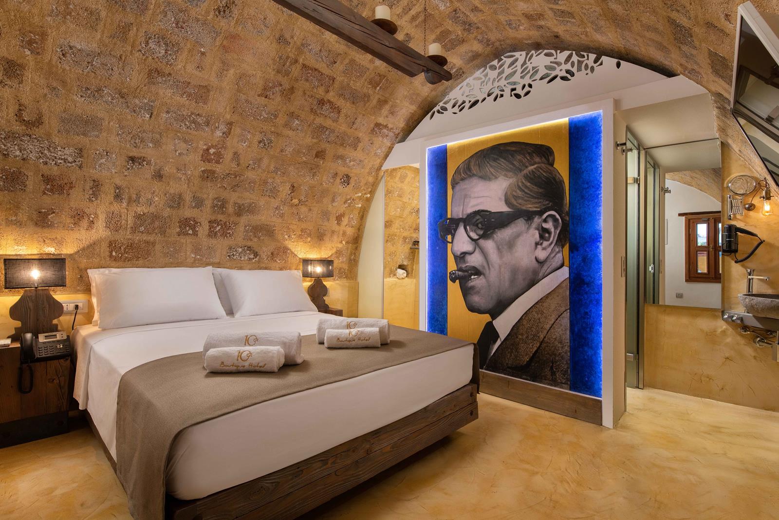 10GR Boutique Hotel & Wine Bar