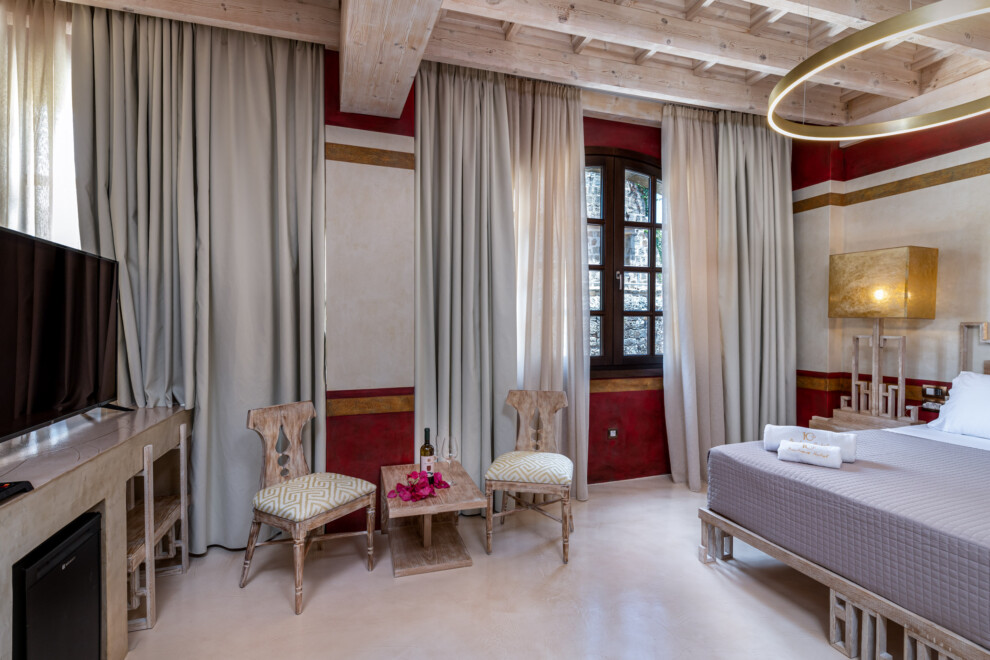 10GR Boutique Hotel & Wine Bar