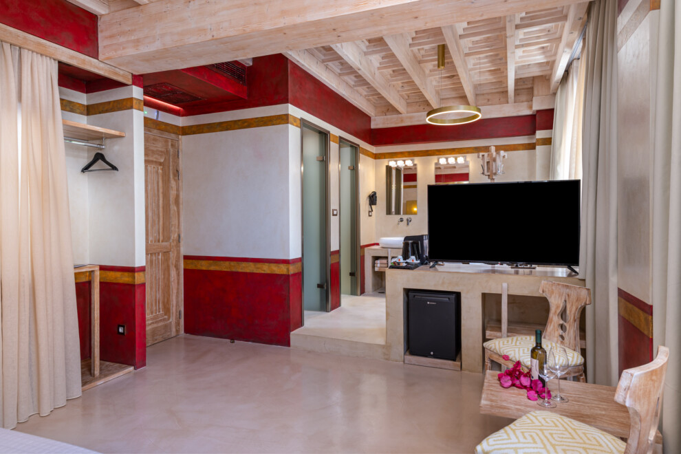 10GR Boutique Hotel & Wine Bar