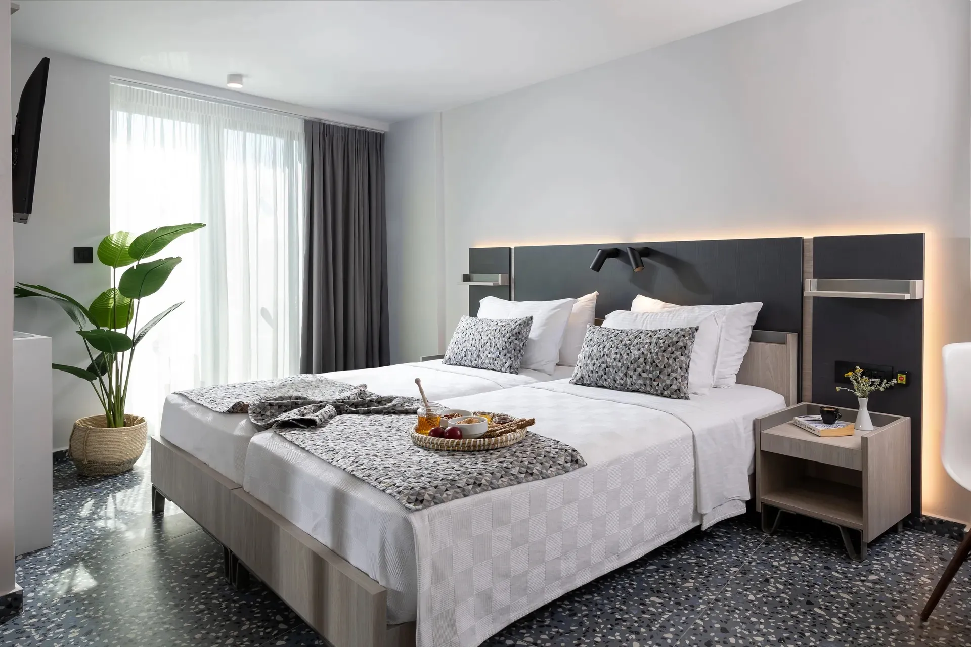 Pearl SeaBreeze Suites